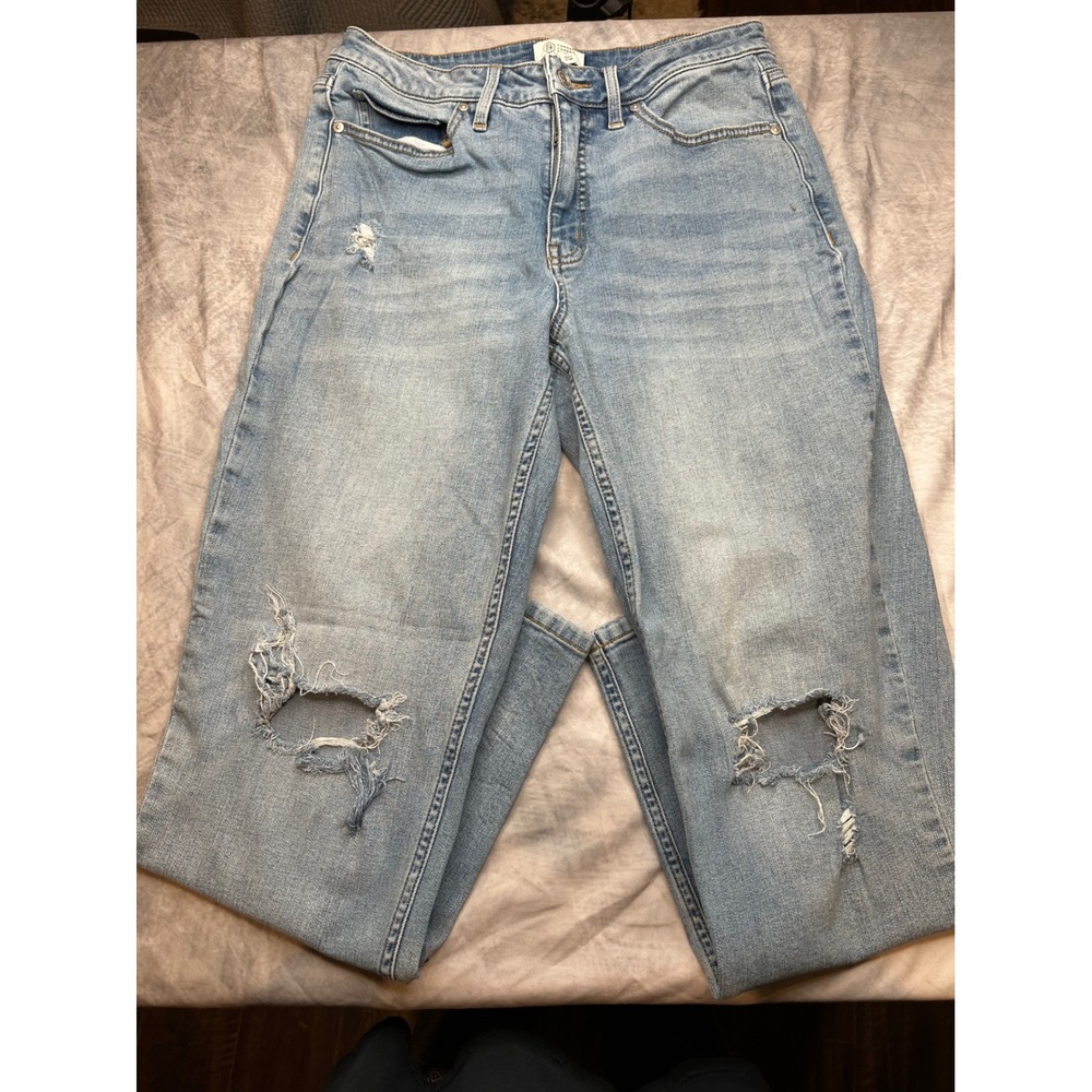 Candace C  Distressed Lite Wash Straight Leg Jeans Womens Sz 6 Distressed Denim